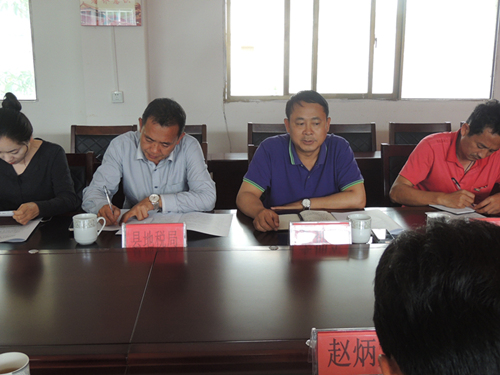 20180429 李拥军主任到勐板乡召开脱贫攻坚工作座谈会（邢永孝摄） (2).JPG